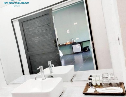 Merroir Bathroom